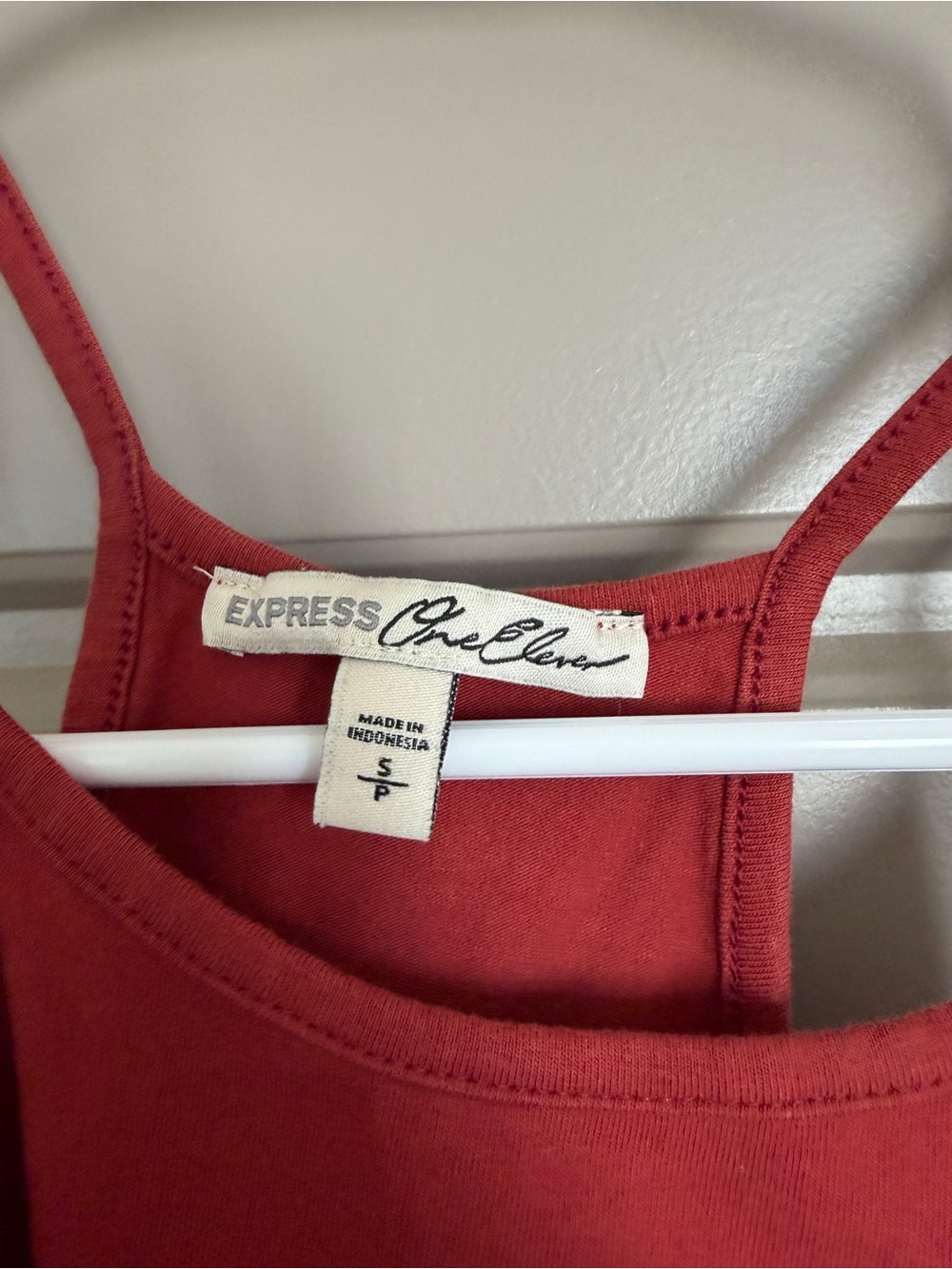 Express Red High-Neck Crop Tank - Picture 2 of 3